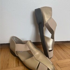 Vintage fisherman sandal in gold & cream, super comfortable